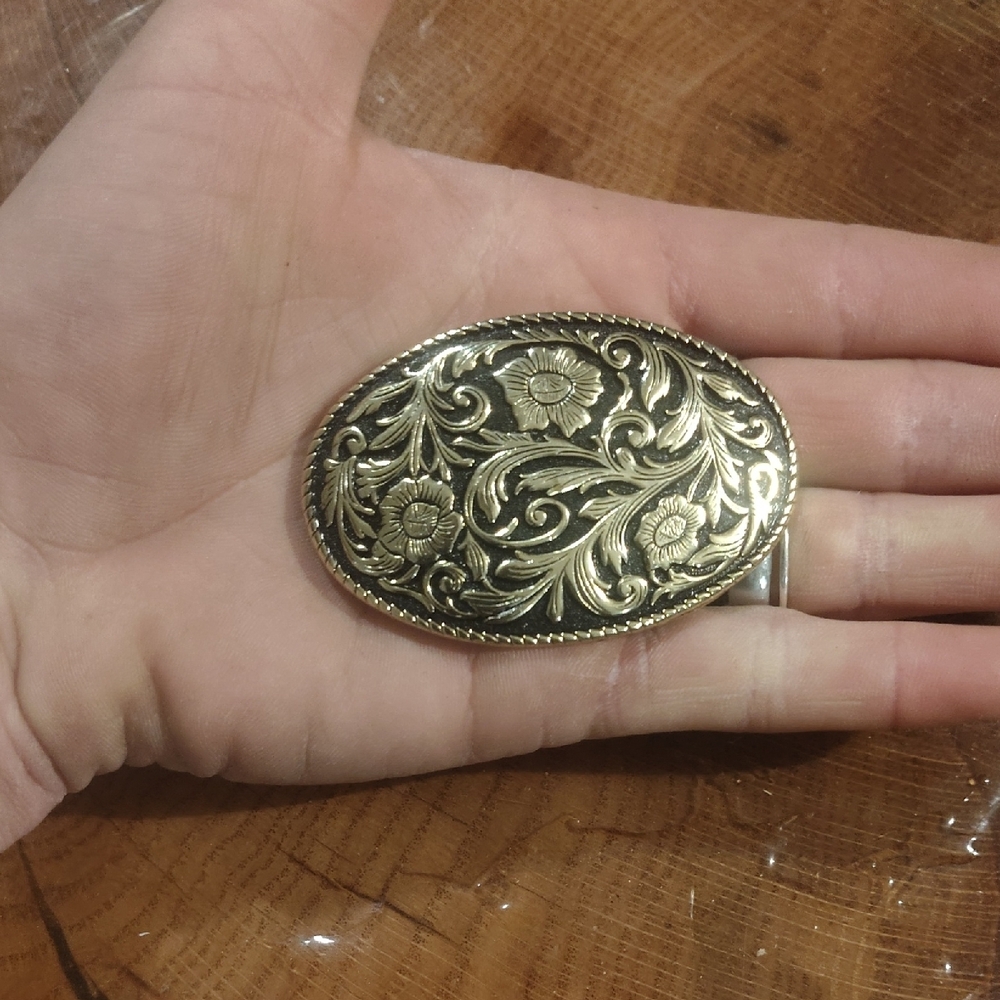 Floral Engraved Oval Belt Buckle - Picture 5 of 5